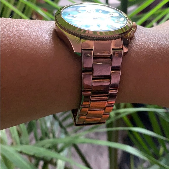 Authentic women’s Fossil watch - Picture 3 of 4